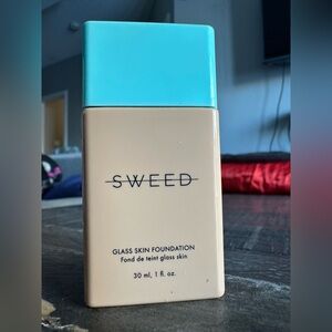 Sweed Glass Skin Foundation - shade 04